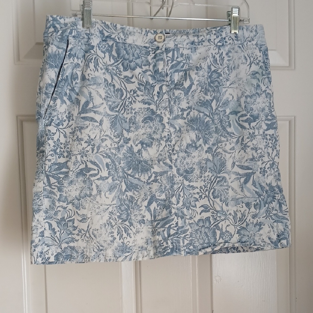 Karen Scott Blue and White Florial Skort